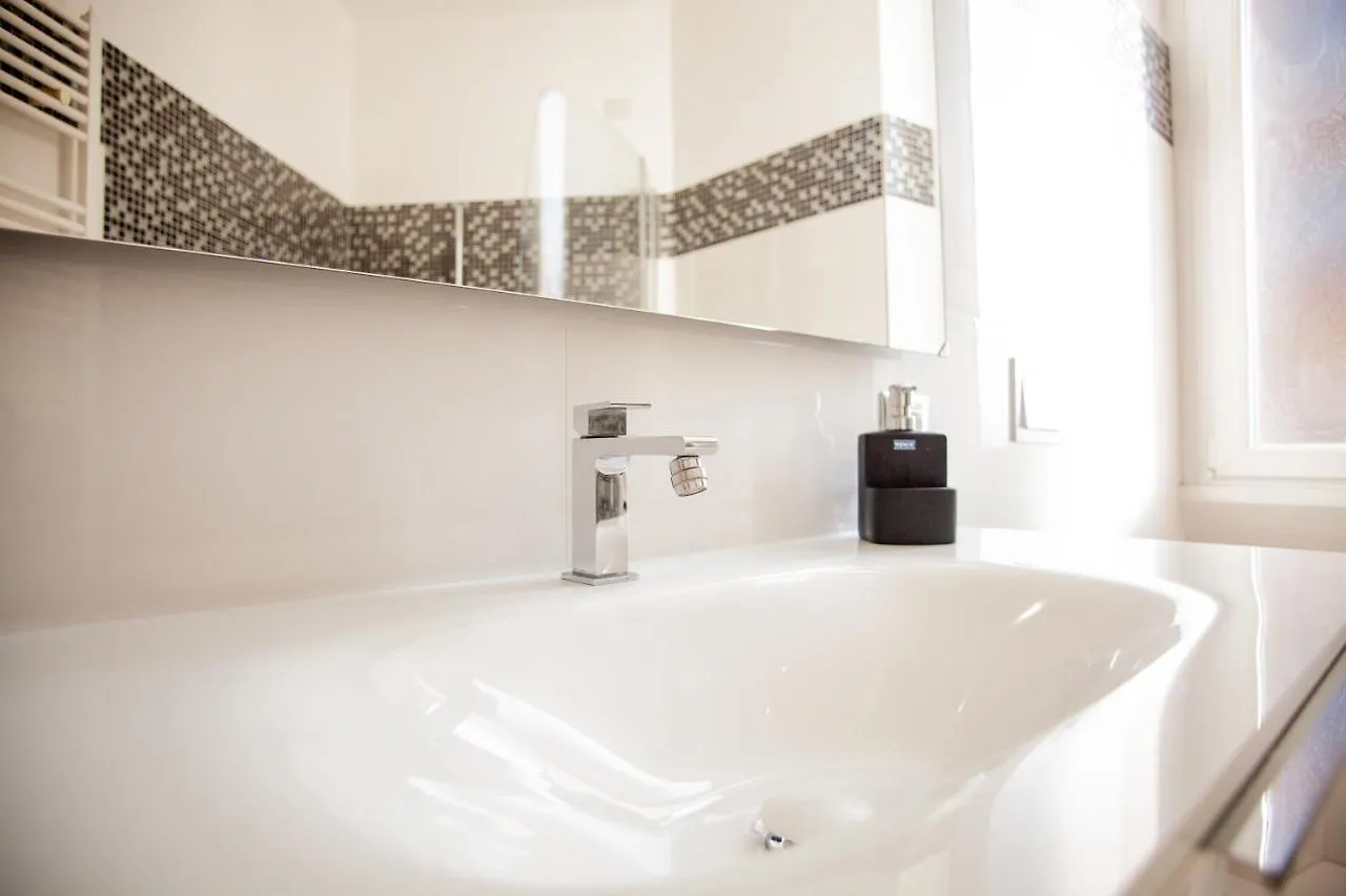 Lambrate Elegant Bright Apartment Milan