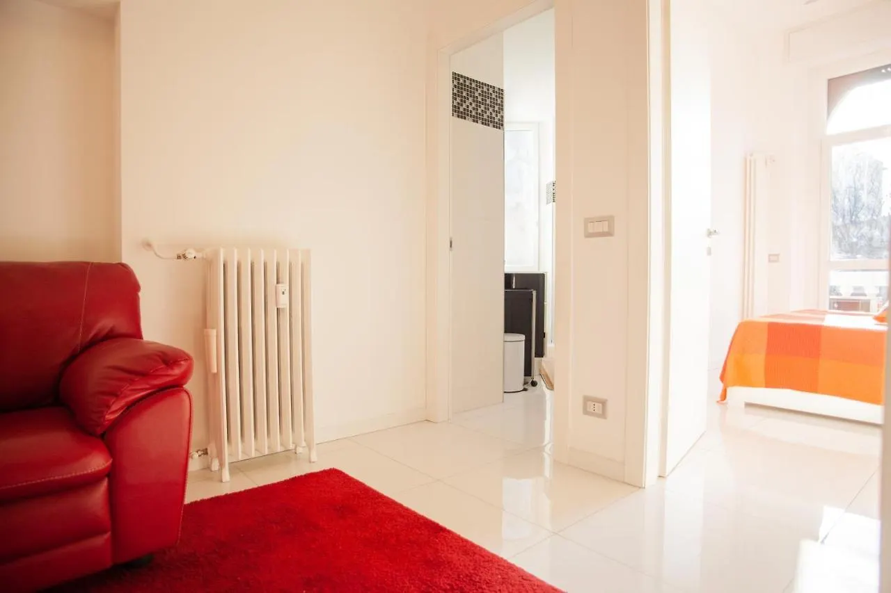 Lambrate Elegant Bright Apartment Milan